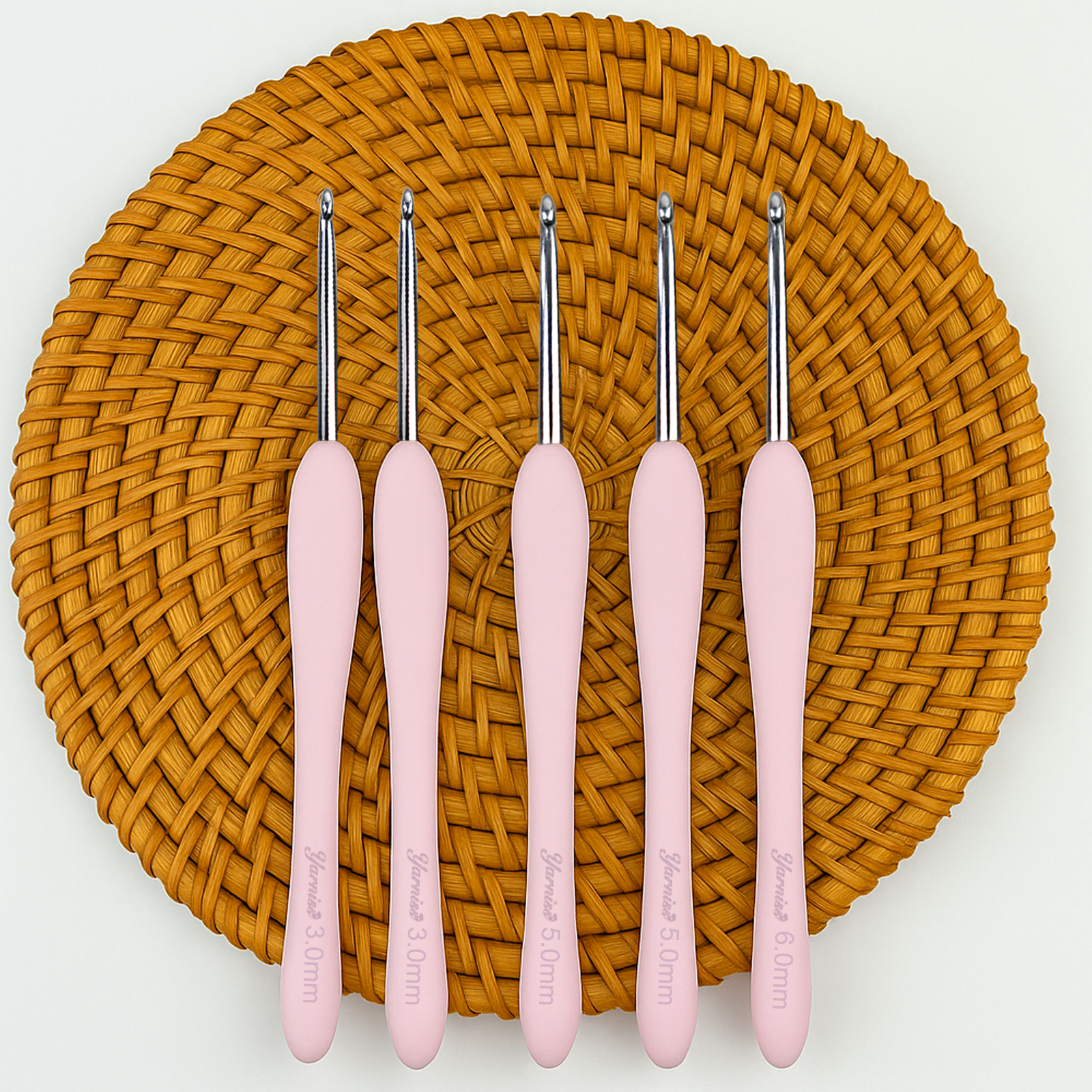 Yarniss 3.0mm Ergonomic Crochet Hook, Hand-Polished Soft-Grip Hook, Ideal for Beginners and Experienced Enthusiasts